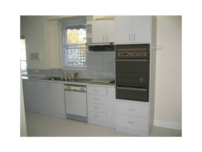 32 Cairnes Crescent, Malvern East VIC 3145