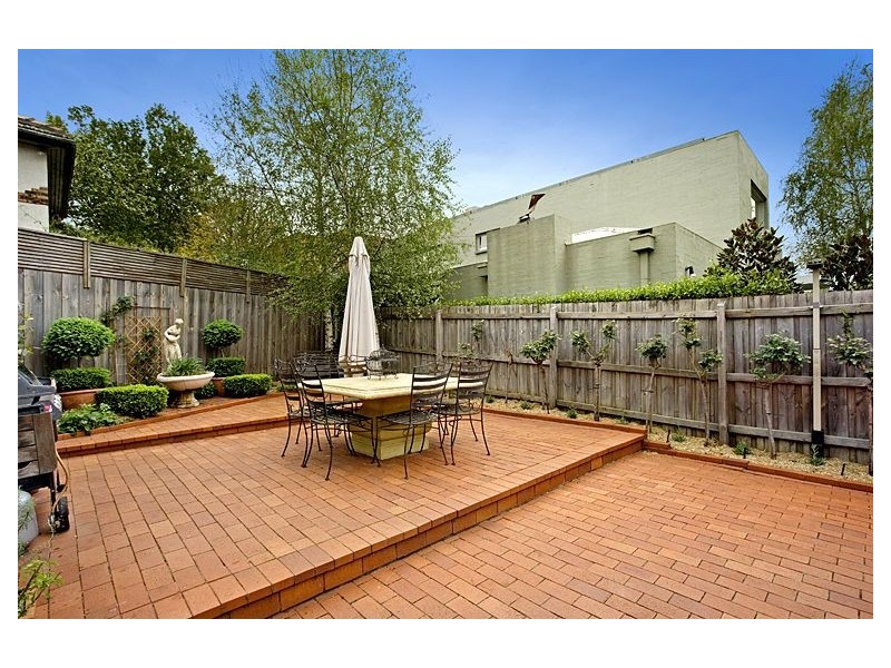 10 Valley Parade, Glen Iris VIC 3146
