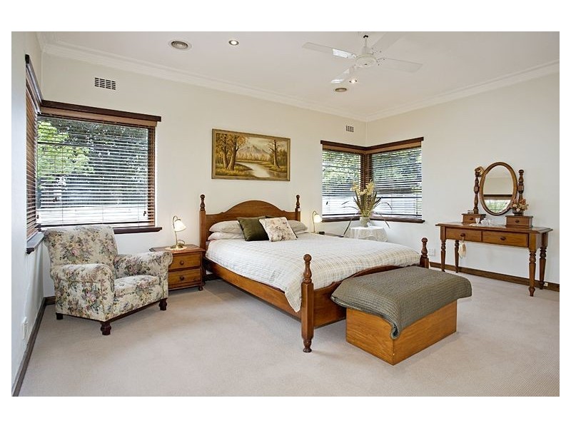 1 Sylvester Crescent, Malvern East VIC 3145