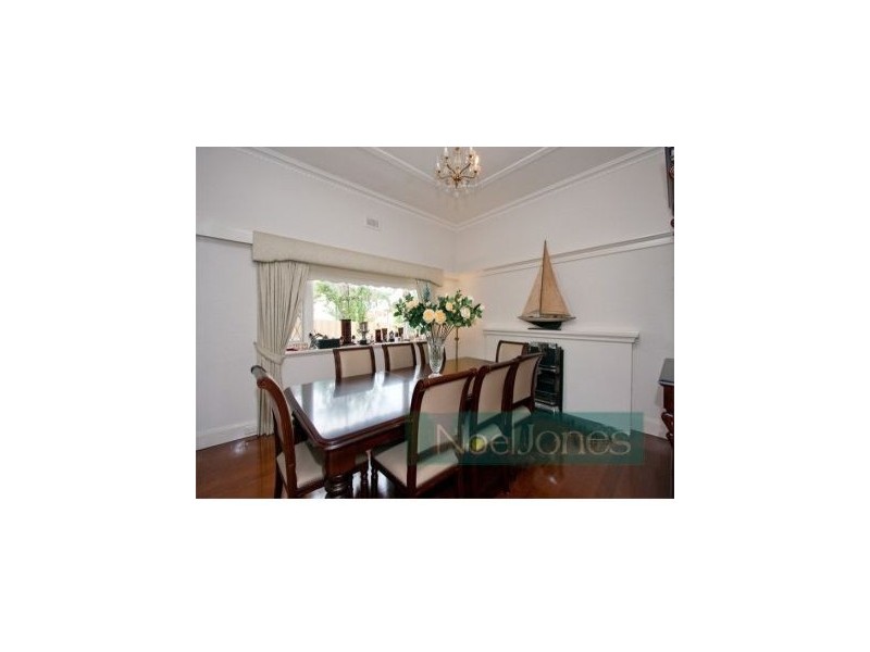 2 Clitheroe Crt, Glen Iris VIC 3146