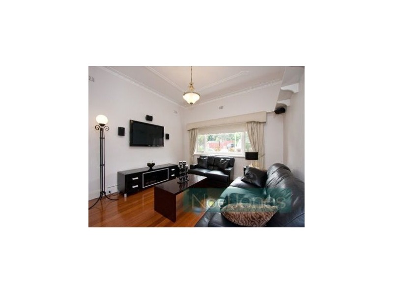2 Clitheroe Crt, Glen Iris VIC 3146