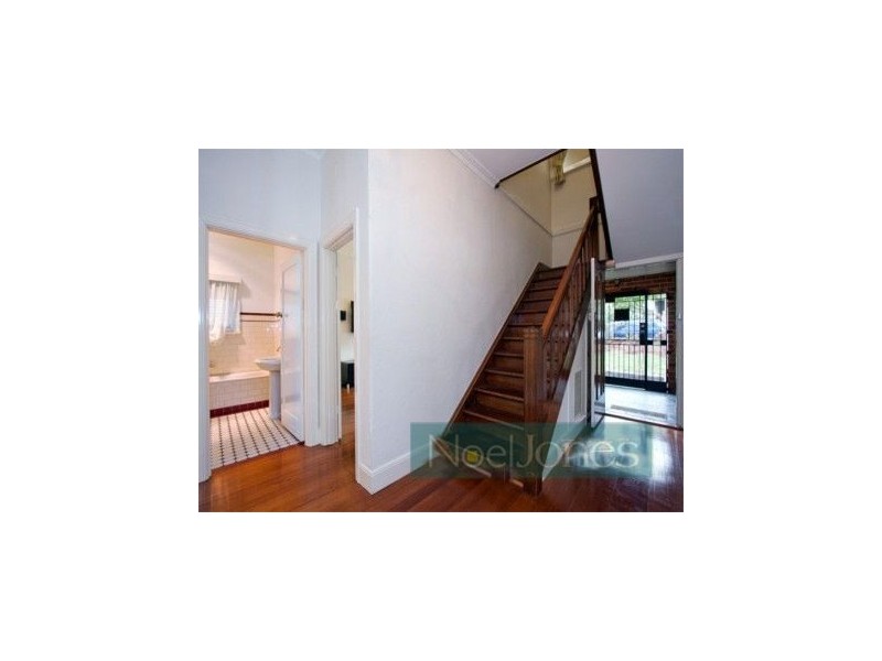 2 Clitheroe Crt, Glen Iris VIC 3146