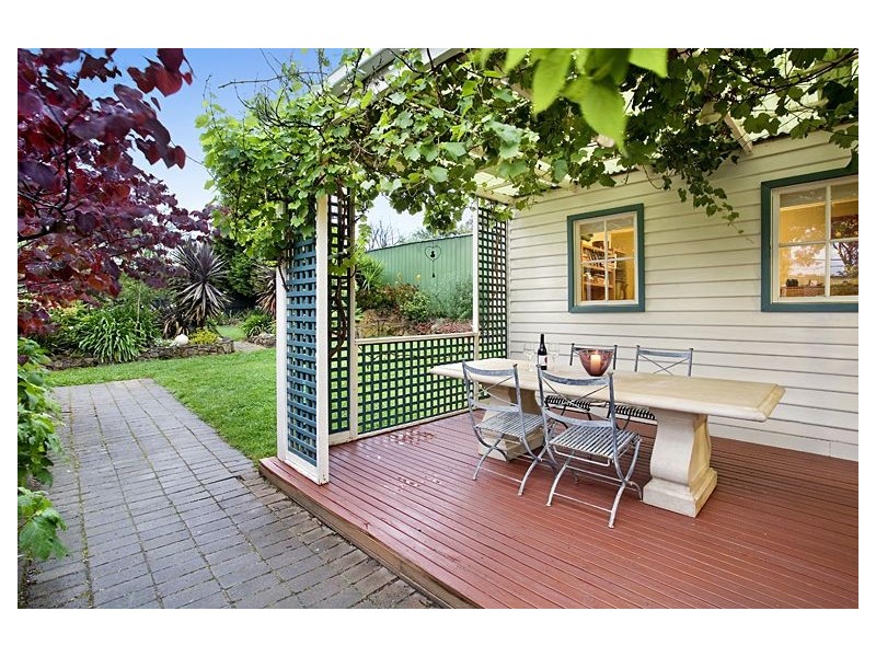 6 Montpellier Road, Burwood VIC 3125