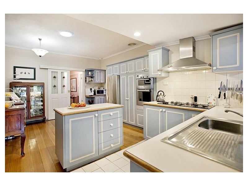 6 Montpellier Road, Burwood VIC 3125