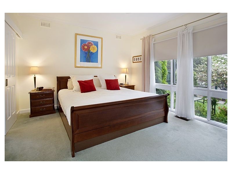 6 Montpellier Road, Burwood VIC 3125