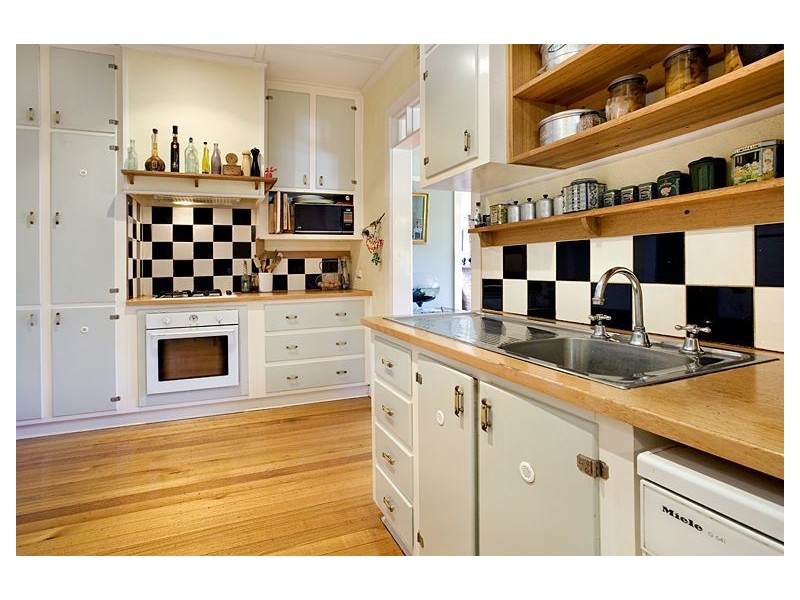 2 Ambon Street, Ashburton VIC 3147