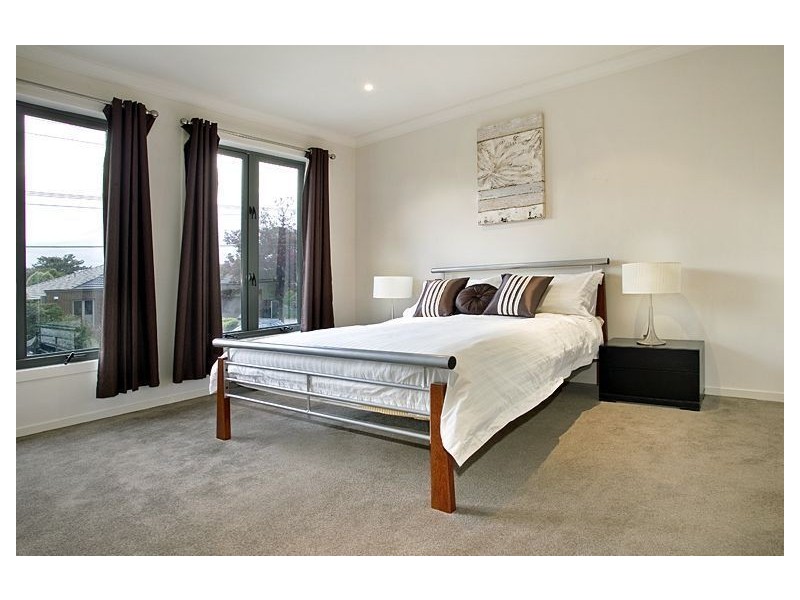 4 Maiden Crt, Burwood VIC 3125
