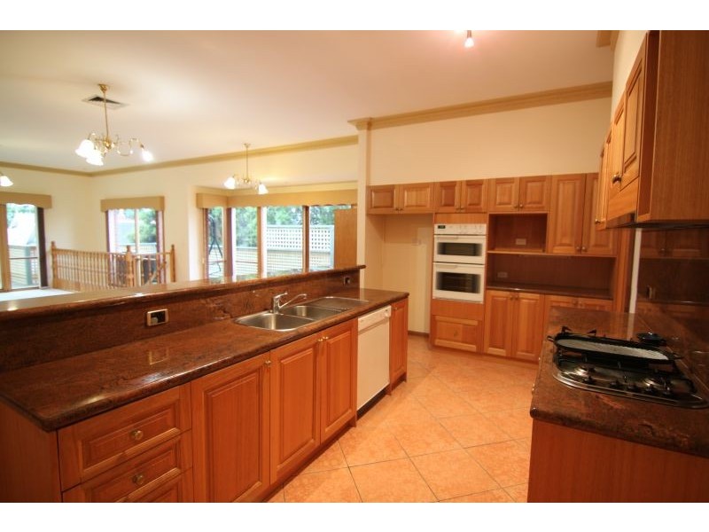 17 Rothesay Ave, Malvern East VIC 3145