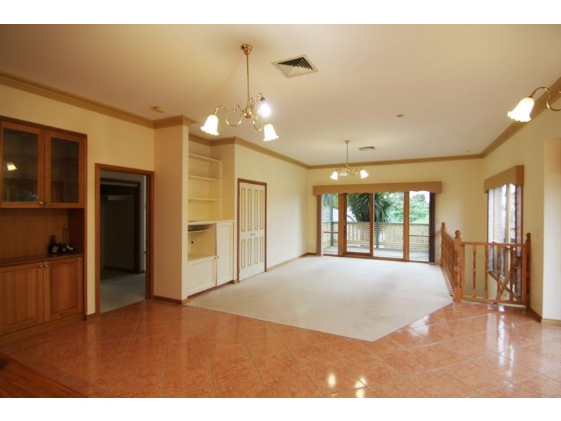 17 Rothesay Ave, Malvern East VIC 3145