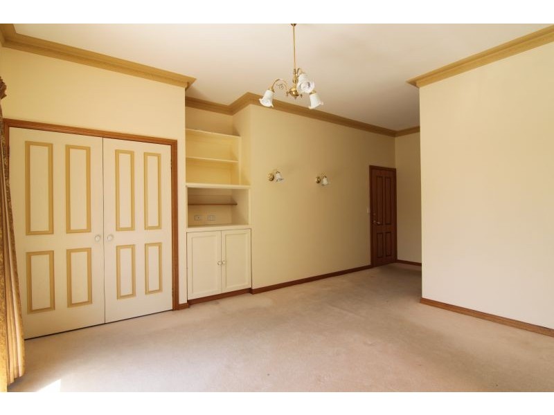 17 Rothesay Ave, Malvern East VIC 3145