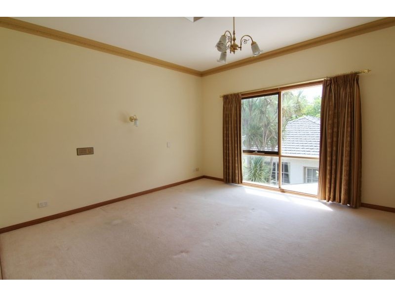 17 Rothesay Ave, Malvern East VIC 3145