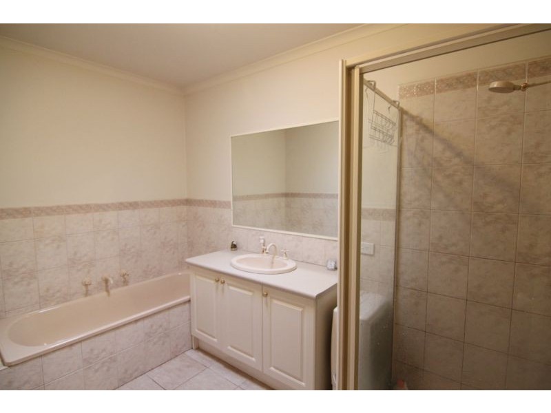 11b Coomleigh Ave, Glen Waverley VIC 3150