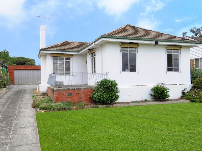 12 Railway Avenue, Ashwood VIC 3147
