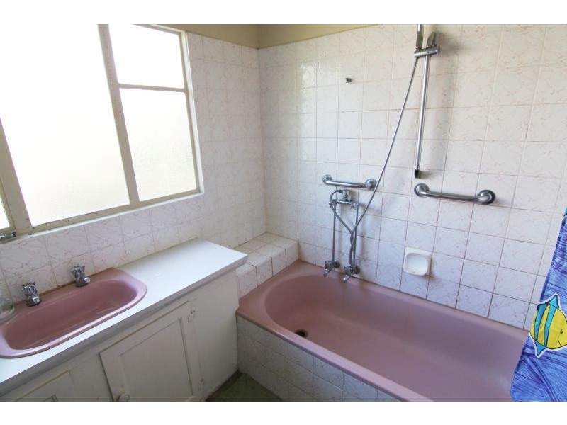 12 Railway Avenue, Ashwood VIC 3147