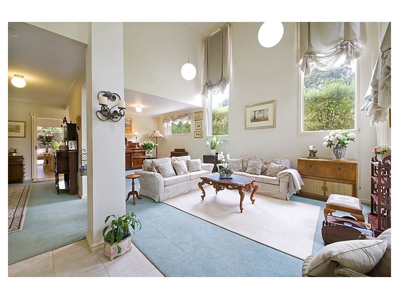 8 Nairn Street, Ashburton VIC 3147