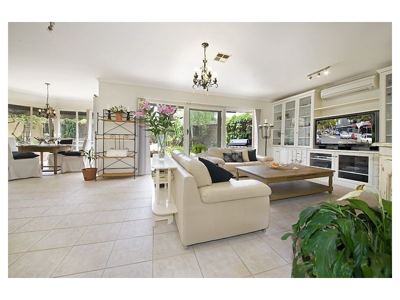 8 Nairn Street, Ashburton VIC 3147