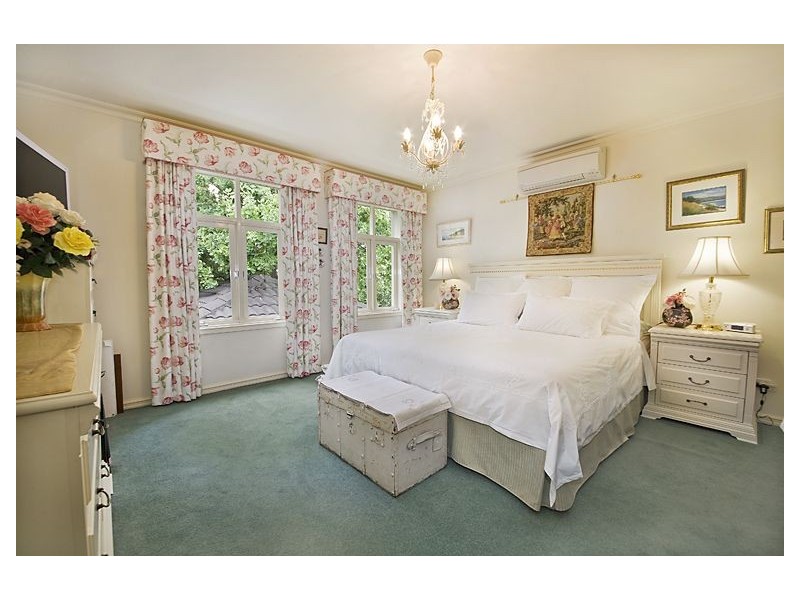 8 Nairn Street, Ashburton VIC 3147