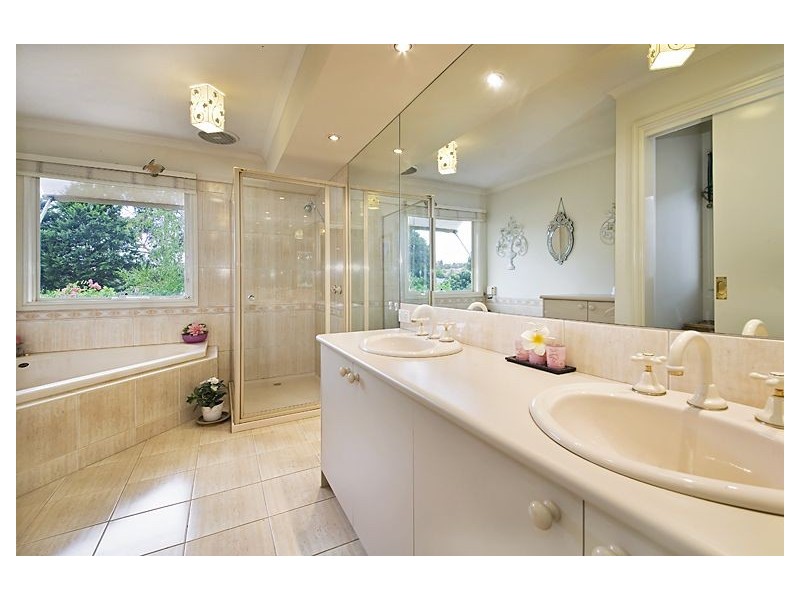 8 Nairn Street, Ashburton VIC 3147