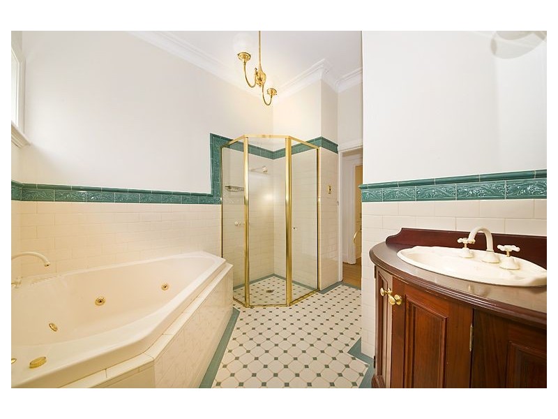 27 Towerhill Road, Glen Iris VIC 3146