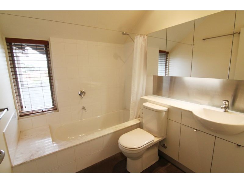 2B Golden Quadrant, Glen Iris VIC 3146