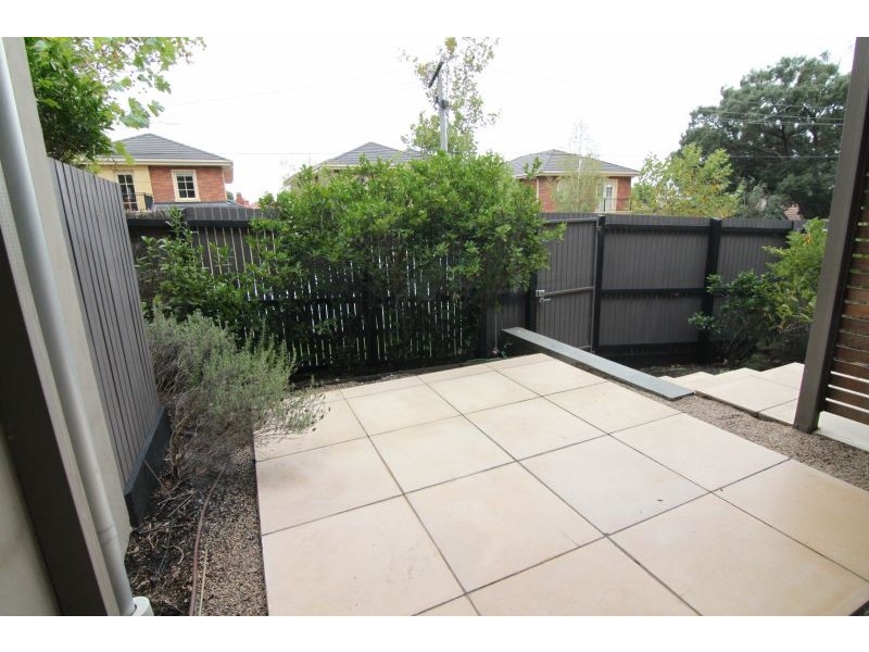 2B Golden Quadrant, Glen Iris VIC 3146