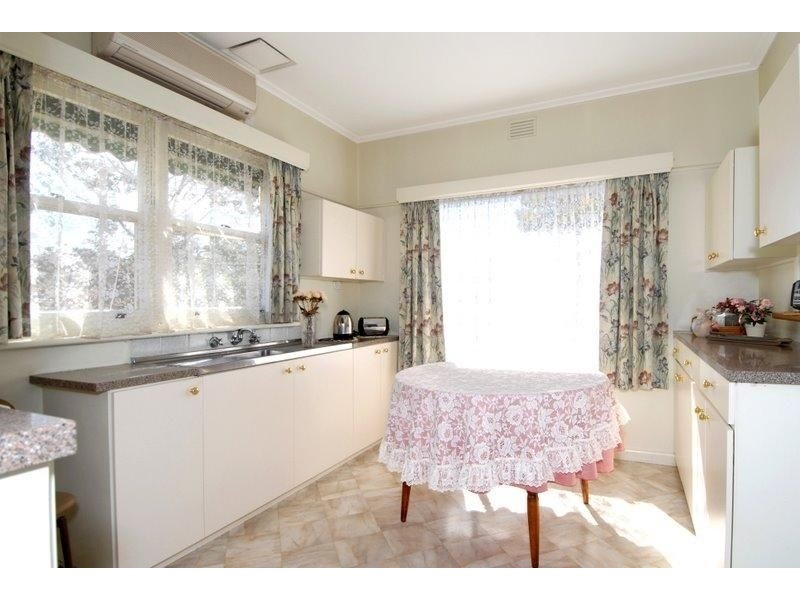 8 Weafgreen Crt, Camberwell VIC 3124