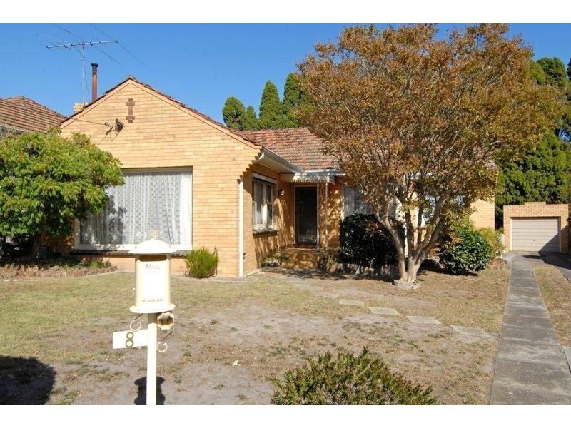 8 Weafgreen Crt, Camberwell VIC 3124