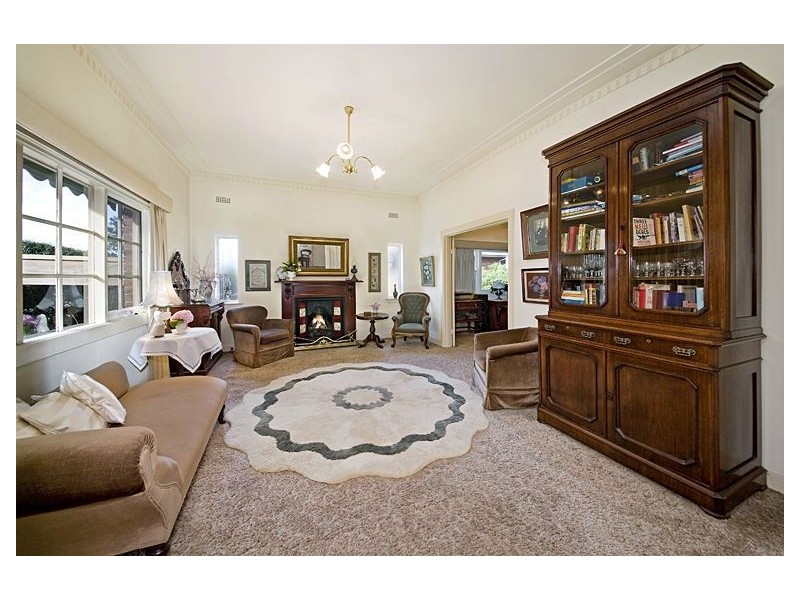 10 Mont Iris Avenue, Glen Iris VIC 3146