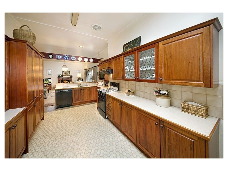 10 Mont Iris Avenue, Glen Iris VIC 3146