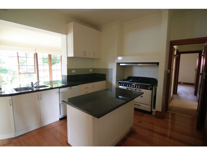 23 Cairnes Crescent, Malvern East VIC 3145