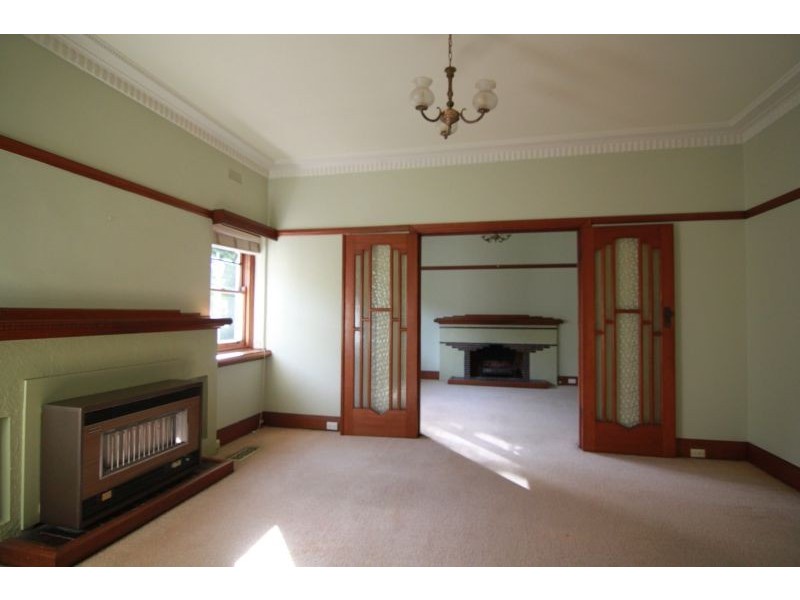 23 Cairnes Crescent, Malvern East VIC 3145