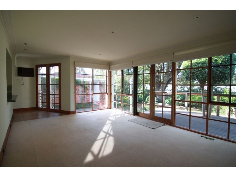 23 Cairnes Crescent, Malvern East VIC 3145