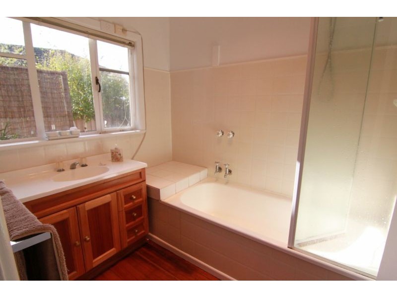 24 Sunderland Ave, Ashburton VIC 3147