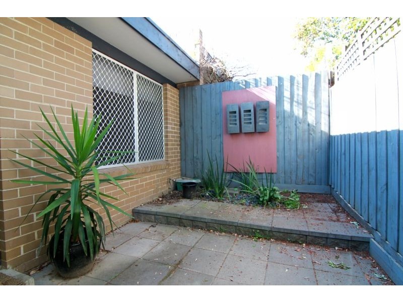 3/2 June Cresent, Glen Iris VIC 3146