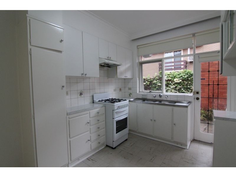 1/1544 Malvern Rd, Glen Iris VIC 3146