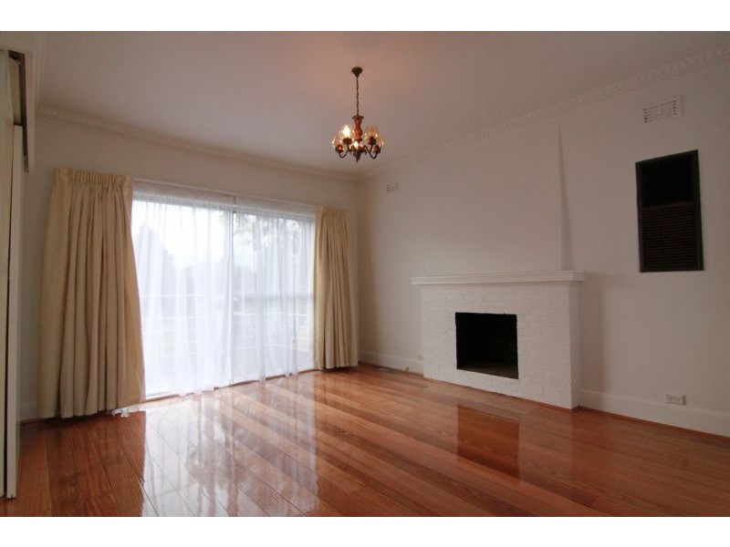 8 May Park Avenue, Ashwood VIC 3147