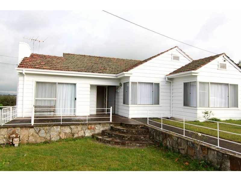 8 May Park Avenue, Ashwood VIC 3147