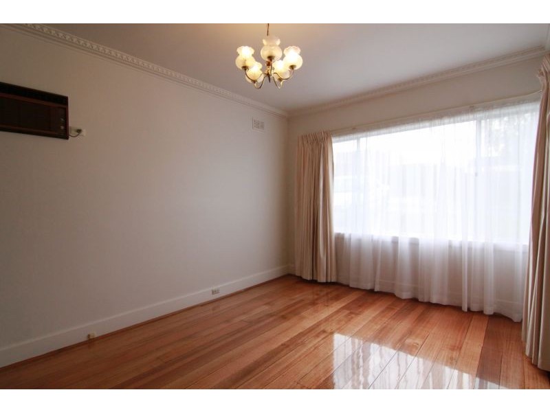 8 May Park Avenue, Ashwood VIC 3147