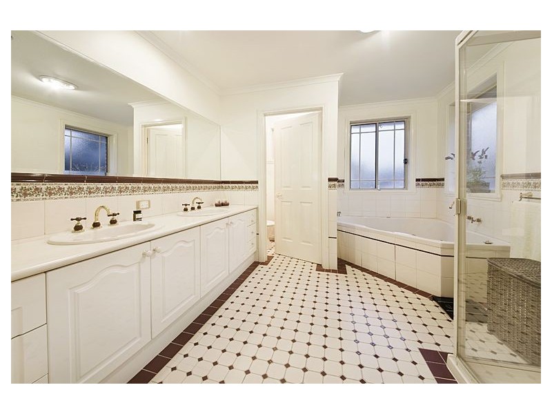 3 Malmsbury Drive, Ashwood VIC 3147