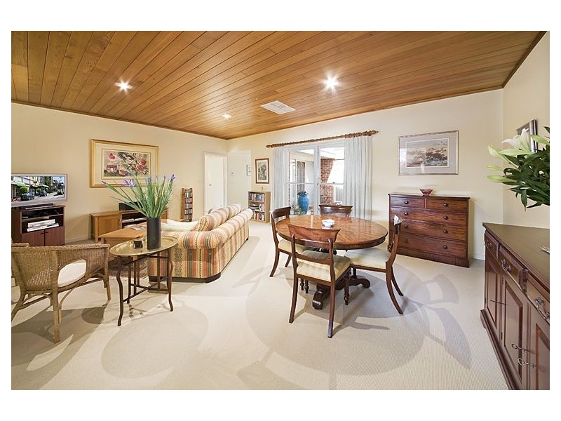 2/9 St Georges Crescent, Ashburton VIC 3147