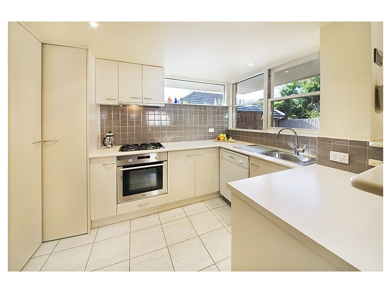 2/9 St Georges Crescent, Ashburton VIC 3147