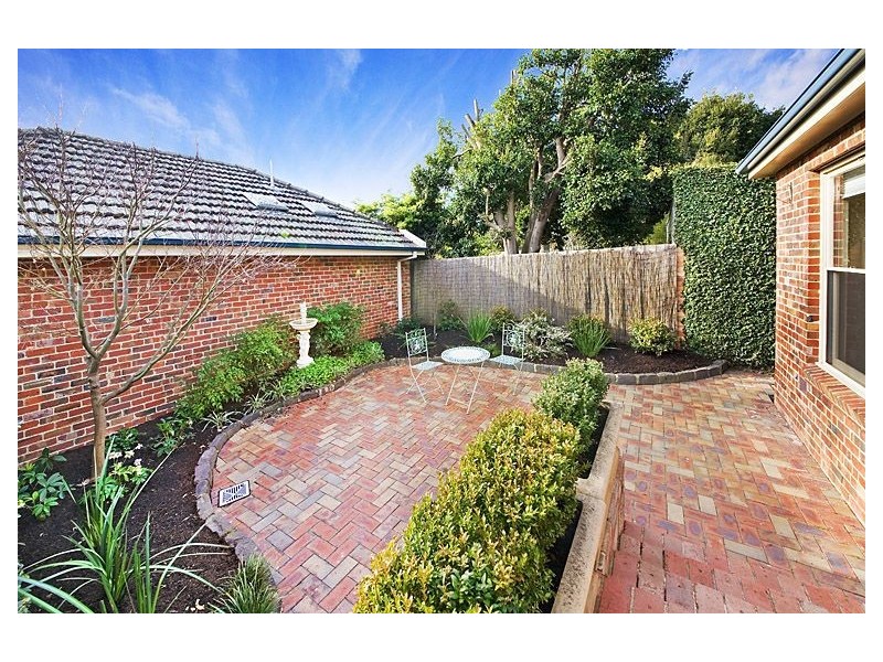 2/9 St Georges Crescent, Ashburton VIC 3147