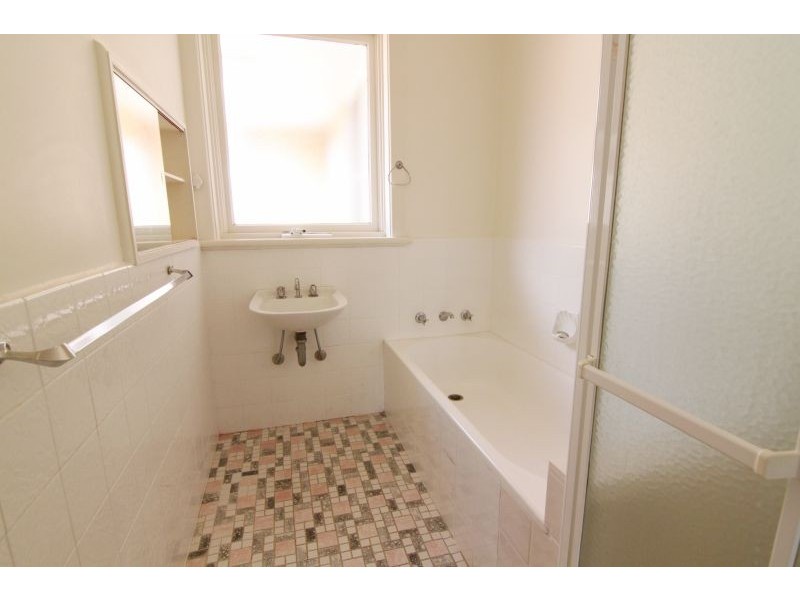 1/2 Maverston Street, Glen Iris VIC 3146