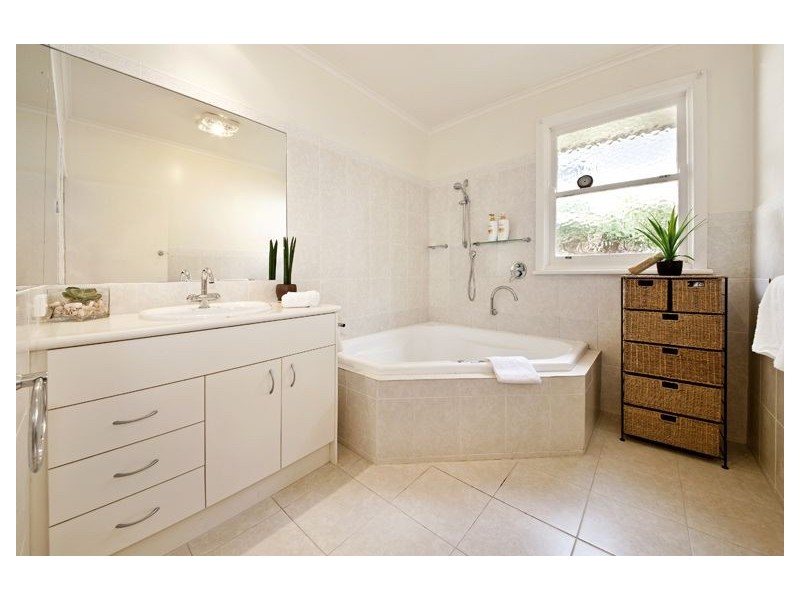 39 Douglas Street, Ashwood VIC 3147