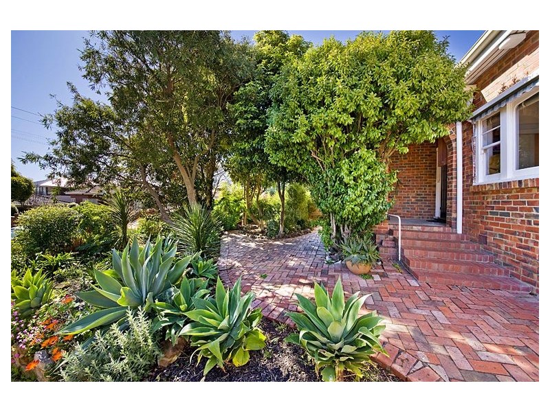 24 Baker Parade, Ashburton VIC 3147