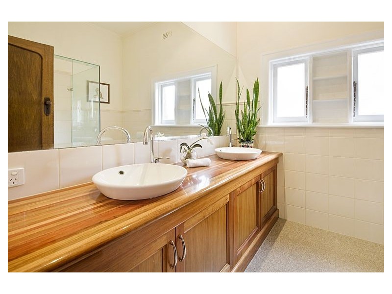42 Celia Street, Glen Iris VIC 3146