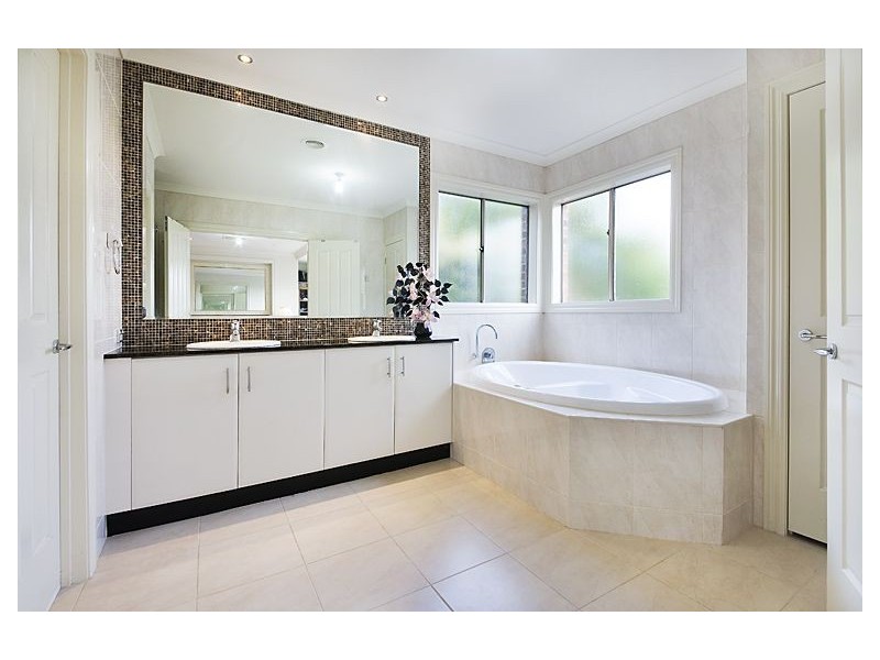 24 Summerhill Road, Glen Iris VIC 3146