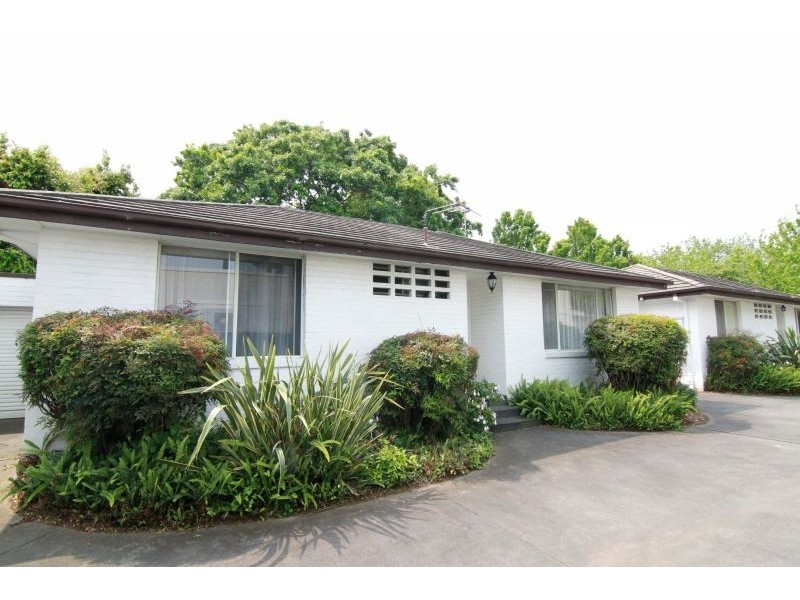 2/7 Lewes Drive, Malvern East VIC 3145