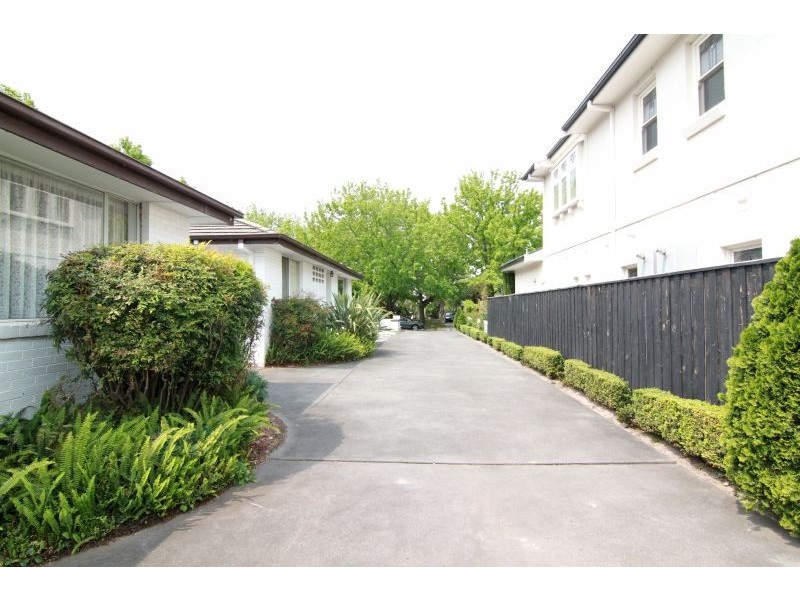 2/7 Lewes Drive, Malvern East VIC 3145