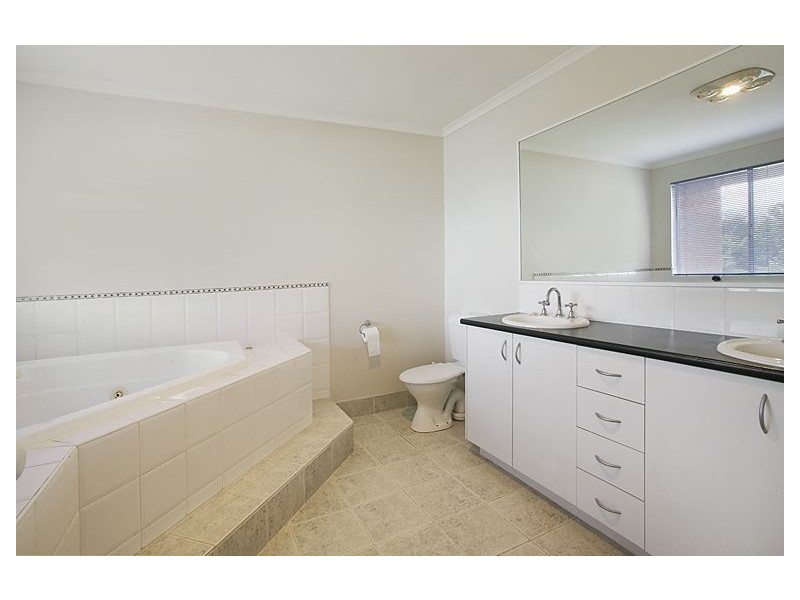 21 Larkspur Circuit, Glen Waverley VIC 3150